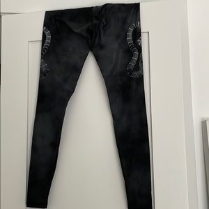 Yoga for Air Leggings. Similar fit and style as Teeki.